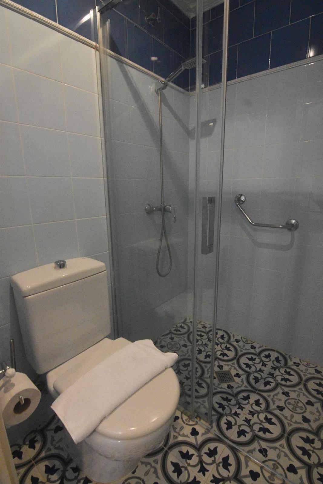 Pensio Bellmirall Girona Exterior foto
