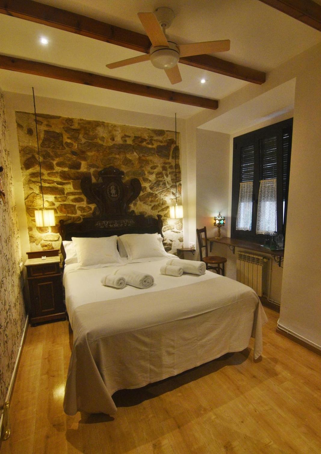Pensio Bellmirall Girona Exterior foto