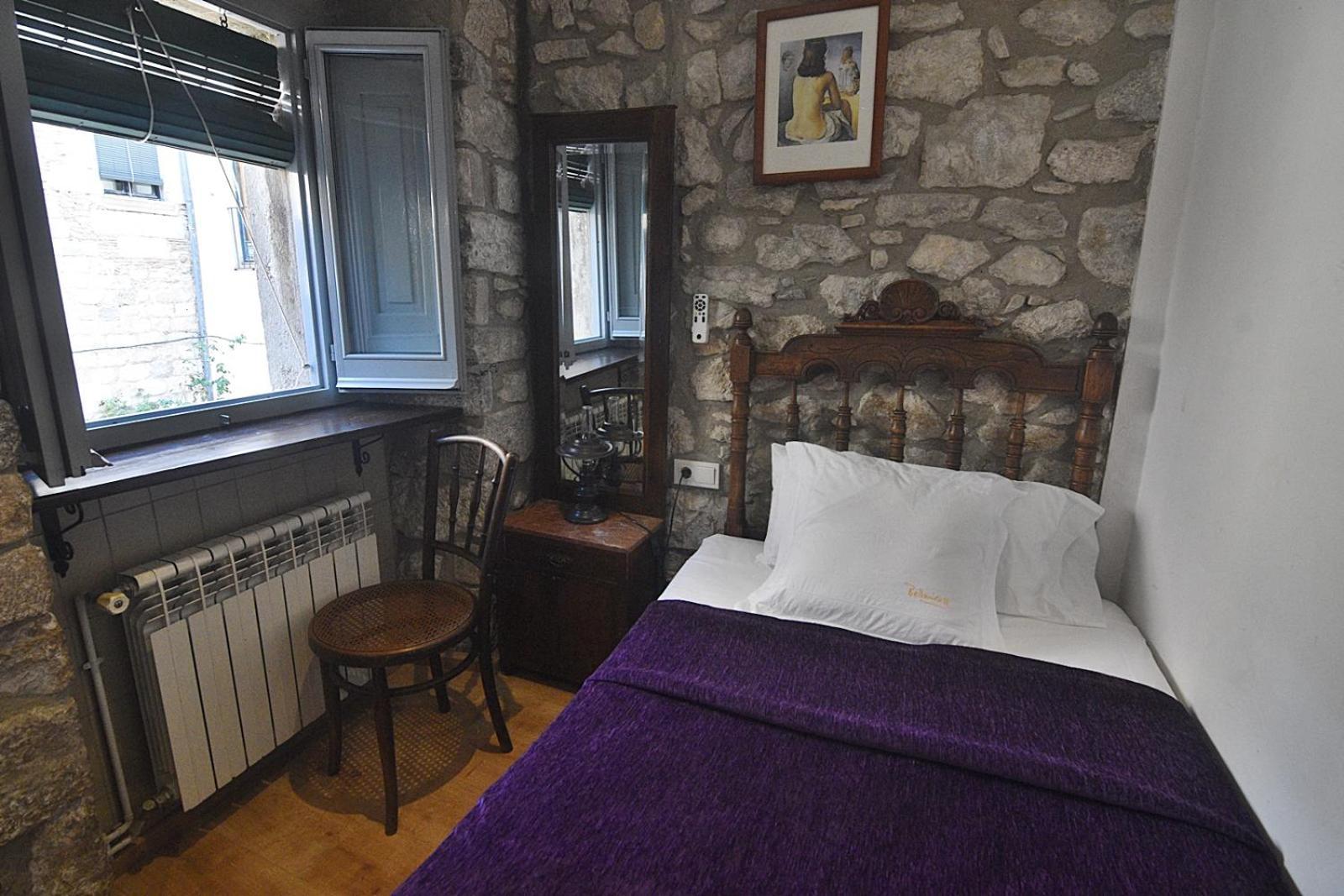 Pensio Bellmirall Girona Exterior foto